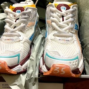 Nib Balenciaga runners size 35 white with multi